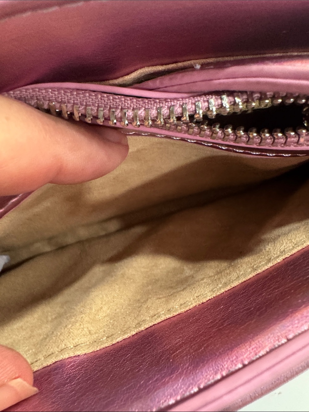 Iridescent clutch - Picture 9 of 9
